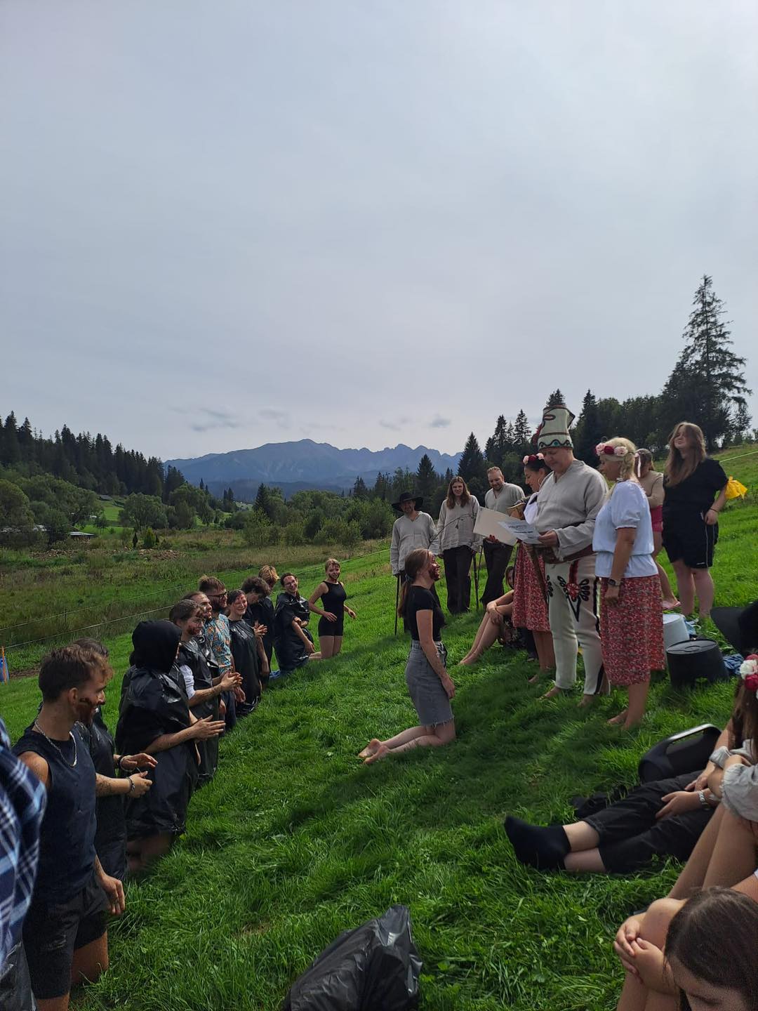 Chóralna tradycja ciągle żywa. Tak&nbsp;wyglądał chrzest nowych chórzystów